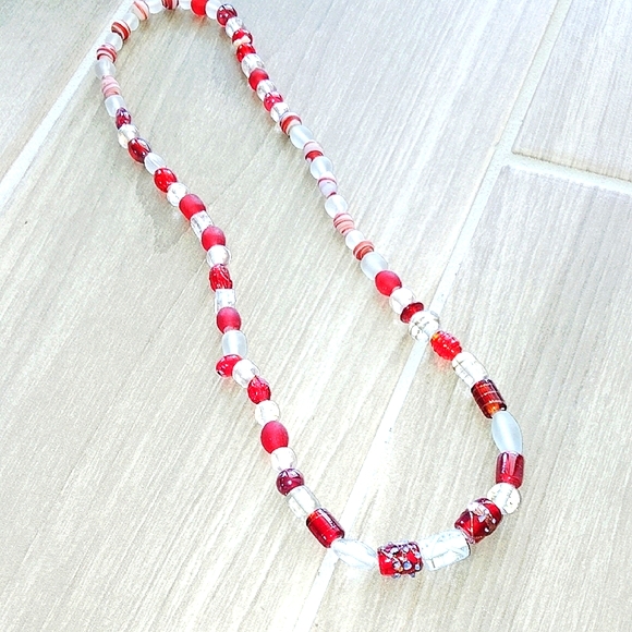 Festive Red and White Beads with Intricate Detailing - Picture 2 of 5